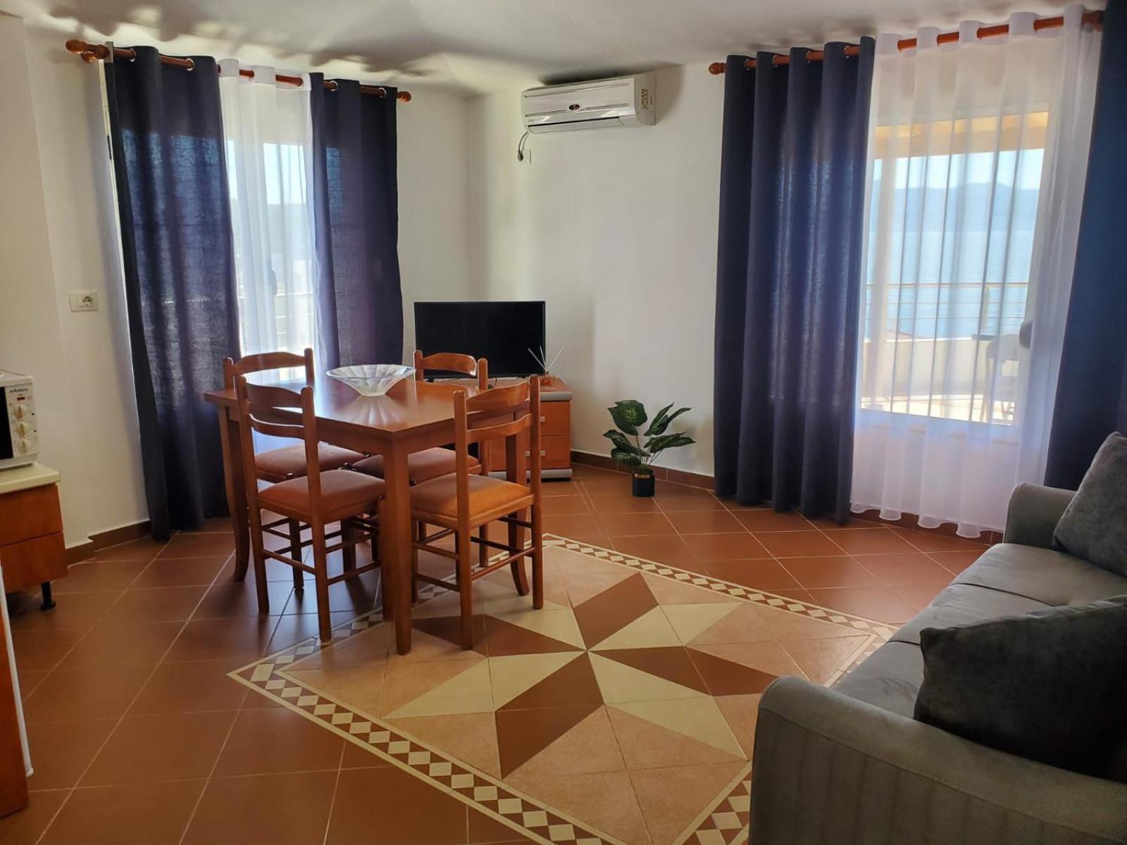 Summer Gate Apartment Sarande Bagian luar foto