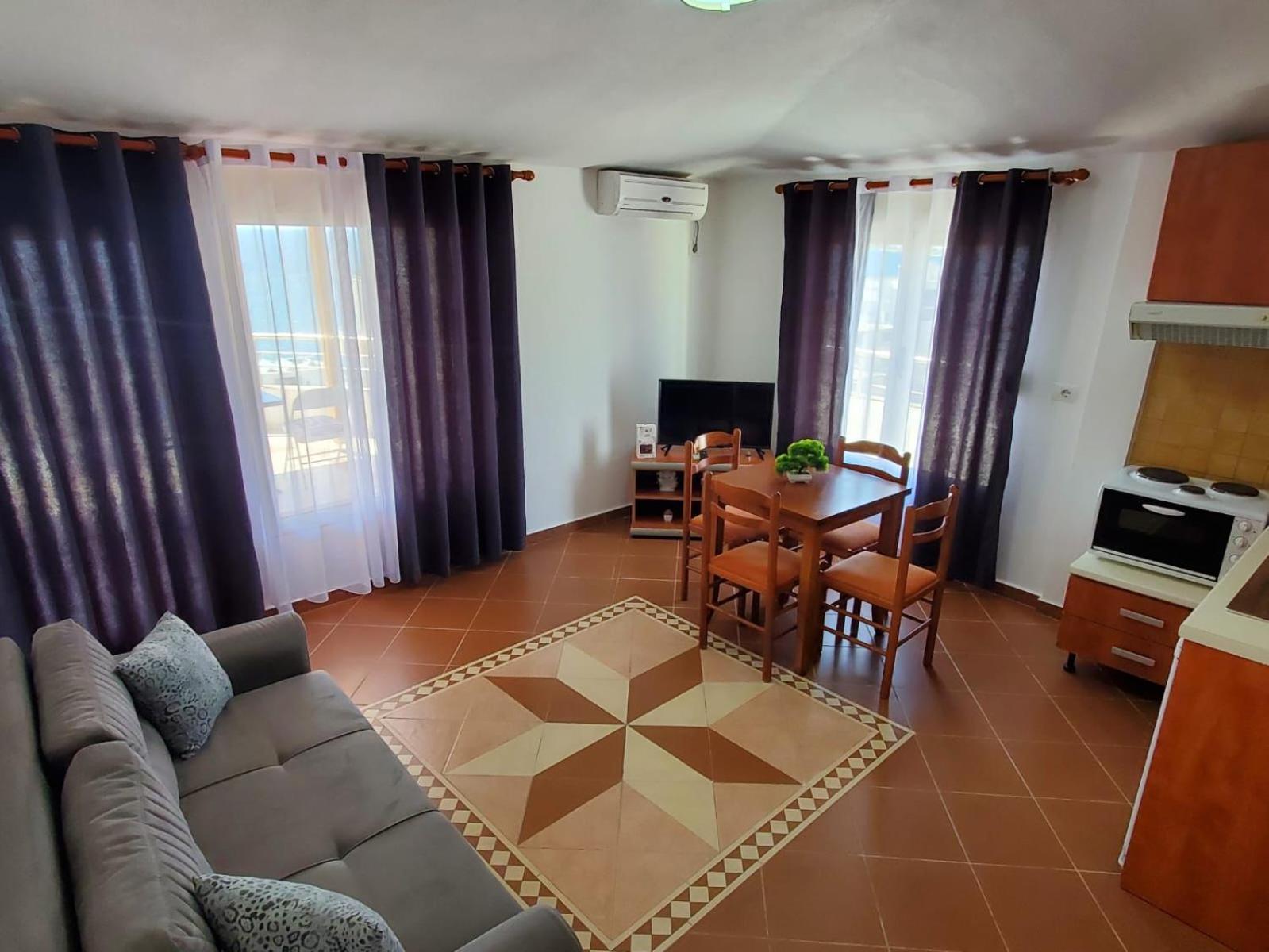 Summer Gate Apartment Sarande Bagian luar foto