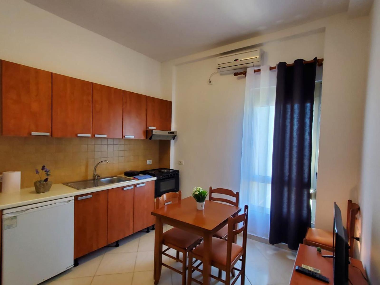 Summer Gate Apartment Sarande Bagian luar foto